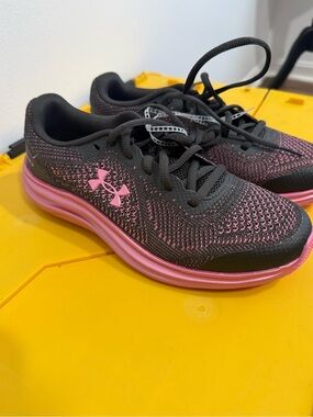 NEW Under Armour Women’s Black and Pink Athletic Running Shoes